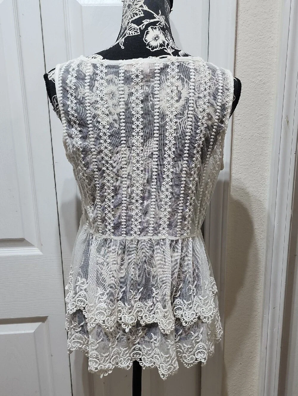 Mesh Sleeveless Cream Peplum Top With Embroidery Design XS-M